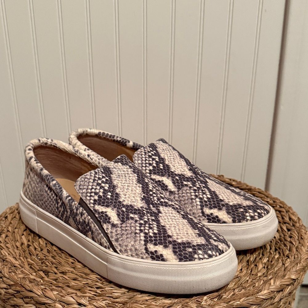 Vince Camuto VP Korliz Textured Slip-On Shoes - 8.5 Good Condition